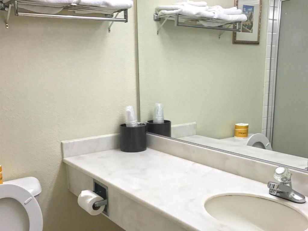 America'S Best Inn Urbana Champaign Bagian luar foto