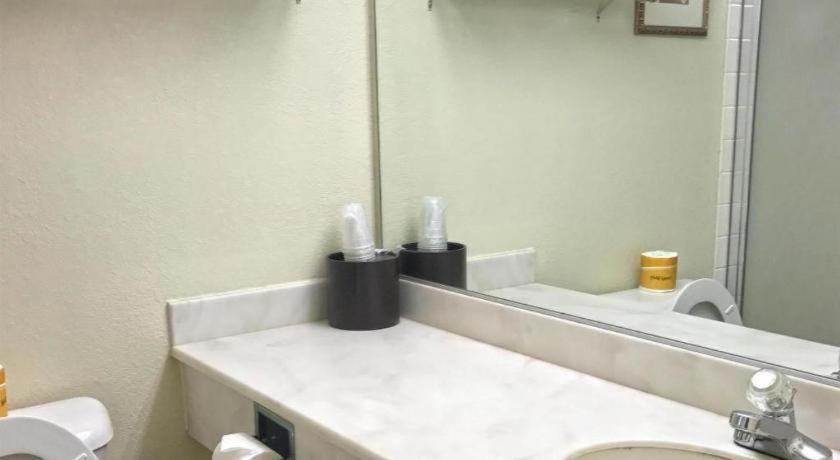 America'S Best Inn Urbana Champaign Bagian luar foto