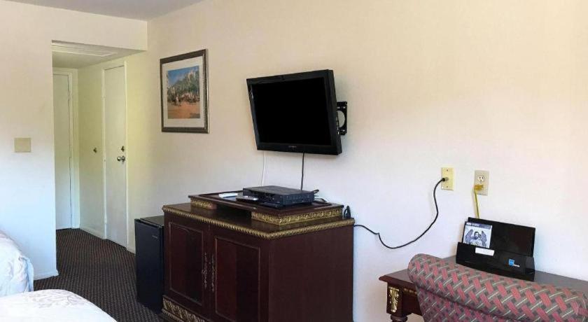 America'S Best Inn Urbana Champaign Bagian luar foto