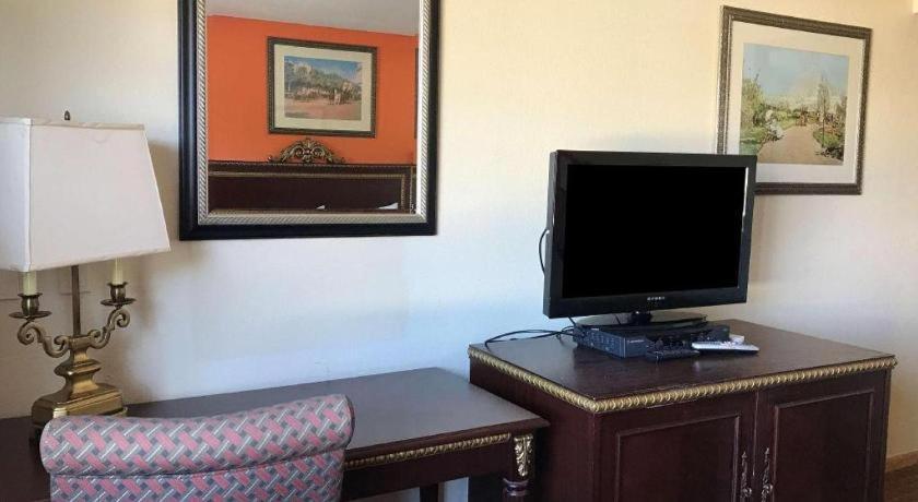 America'S Best Inn Urbana Champaign Bagian luar foto