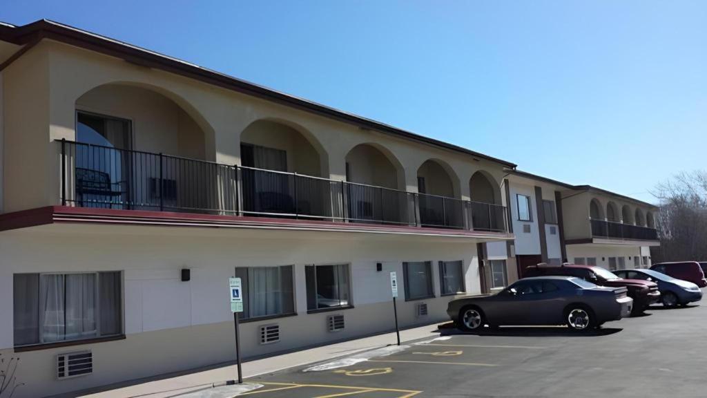 America'S Best Inn Urbana Champaign Bagian luar foto